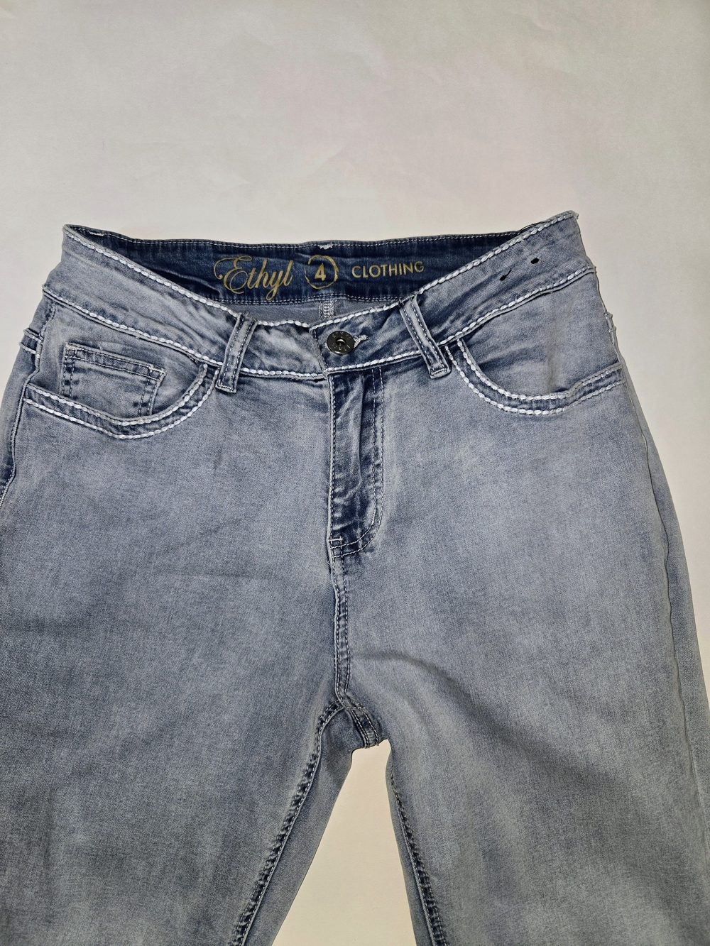 Ethyl Blue Denim Cropped Jeans Medium Wash Stretch Comfort Mid Rise Crop 4. - Picture 6 of 13